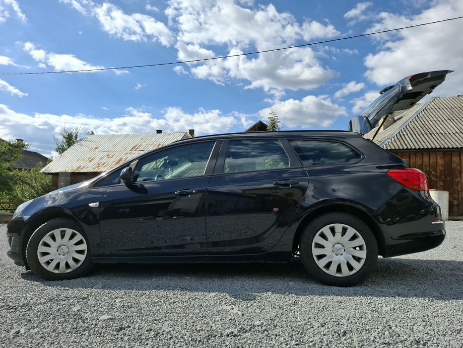 Opel Astra  Sports Touarer 1.7, 2013