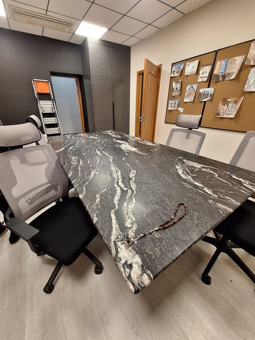 Стол,  мраморный