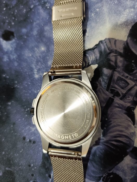 Ceas Magneto (magnetic, purtat o singura data)