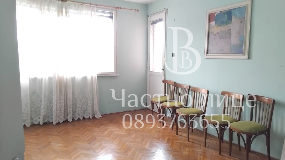 Частно лице продава апартамент в Ботевград,  центъра, 100 кв. + гараж.