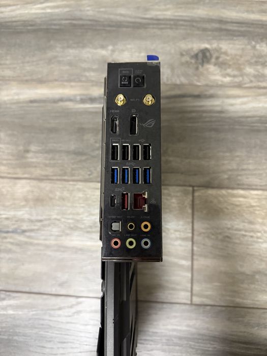 Продам Intel Core i7 7700k + мат. плата ASUS MAXIMUS IX FORMULA