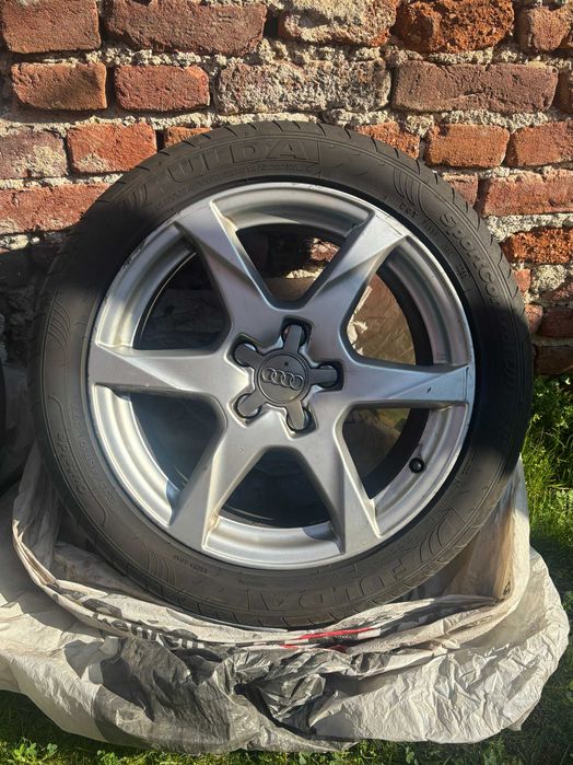 Оригинални алумин. джанти 17'' с летни гуми