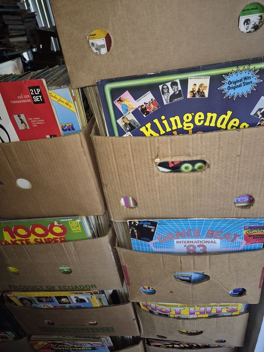 Vând Lot 150LP Discuri Vinil muzică usoara mixta Artiști celebrii