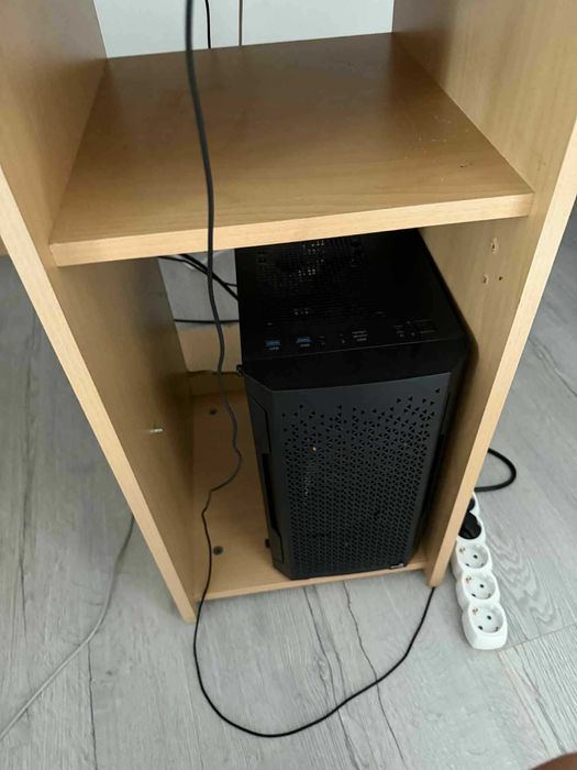 Продавам работещ компютър