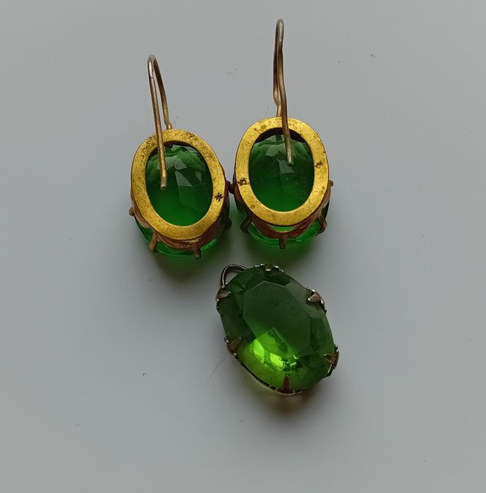 Cercei alama aurită cu pietre verzi