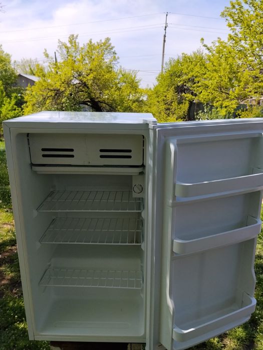 Продам маленький однокамерный холодильник Dauscher