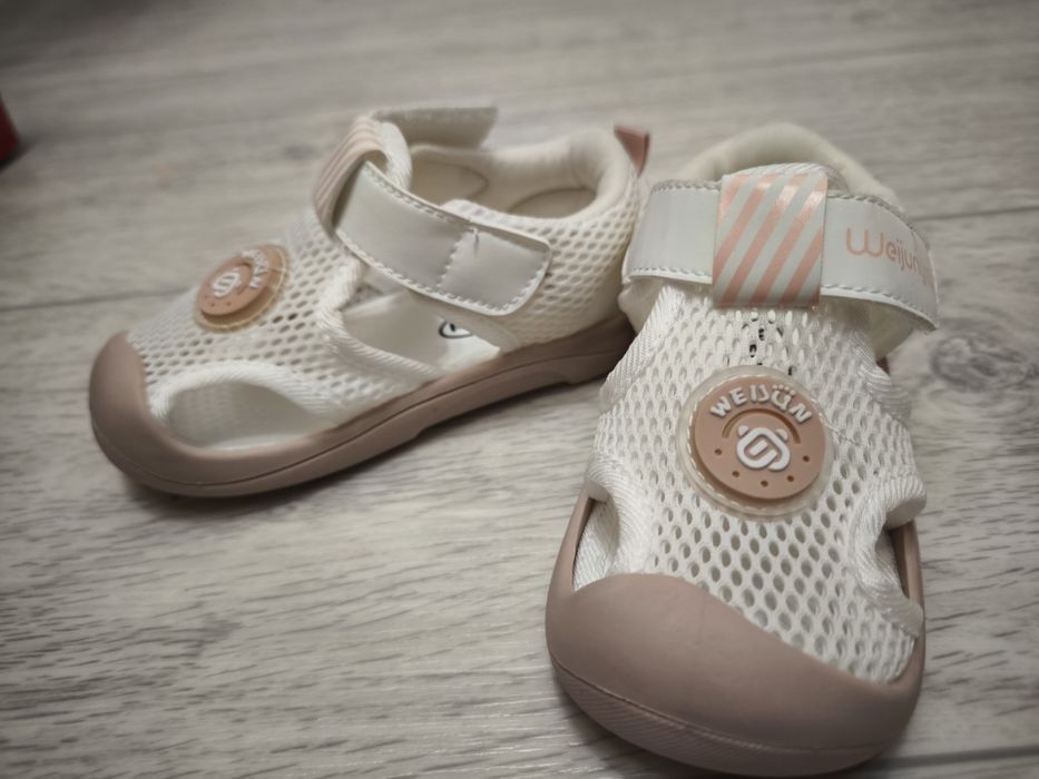 Продам детские сандали