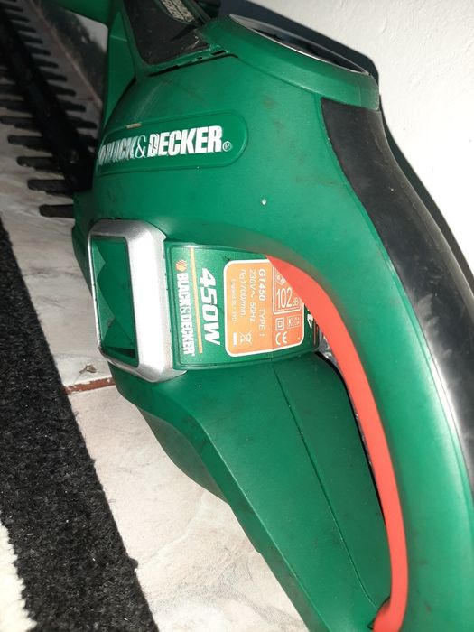 Vând mașină de tuns garduri viu