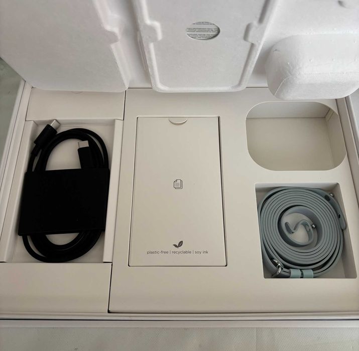 Motorola Razr 60 Swarovski + Moto Buds Loop Bose