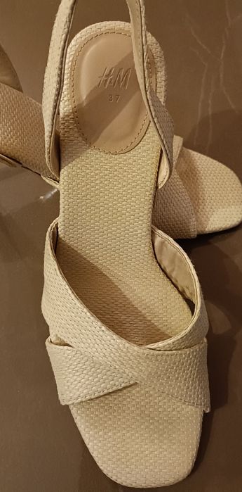 Vând sandale H&M , mărimea 37