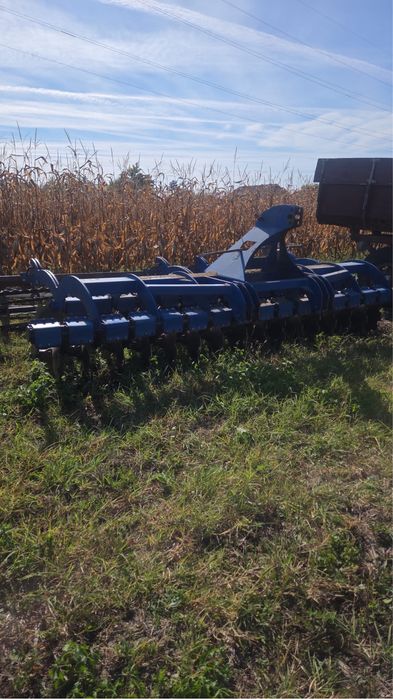 Prestare servicii agricole Massey Ferguson 220cp