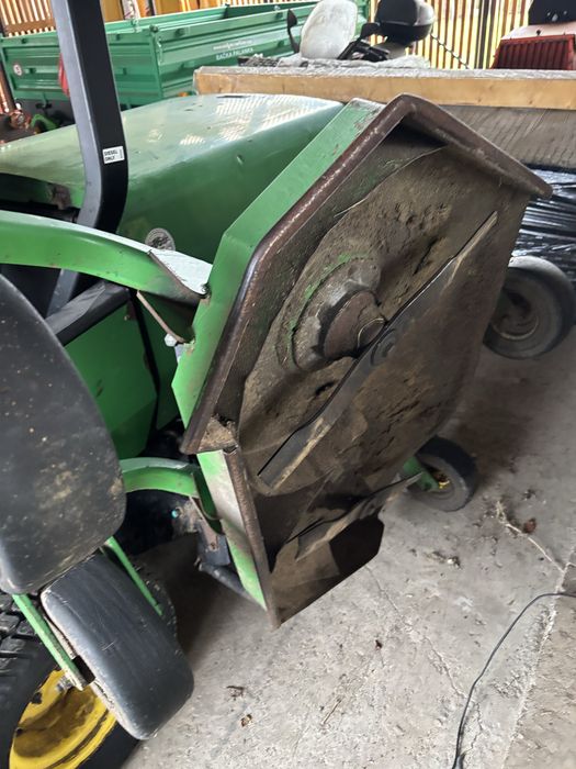 Masina tuns iarba fazon john deere