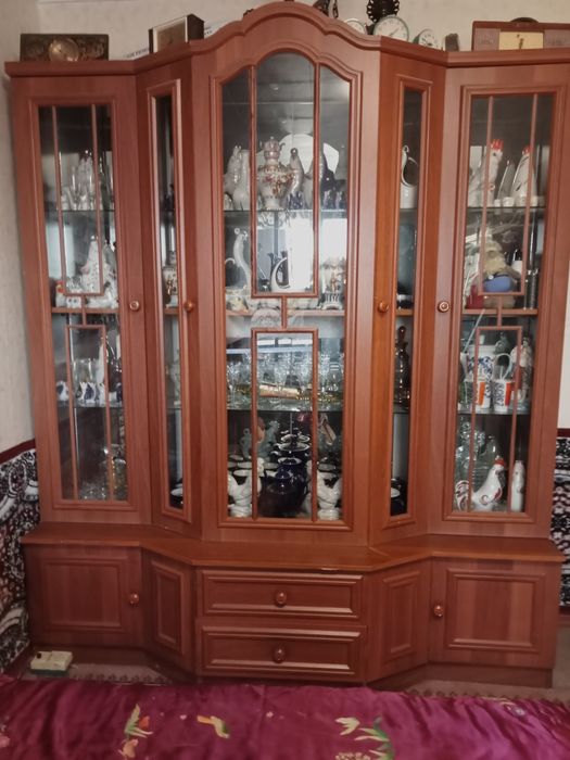 Сервант(стенка)румынская.Срочно.