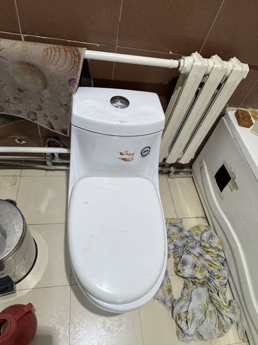 Продам унитаз белый