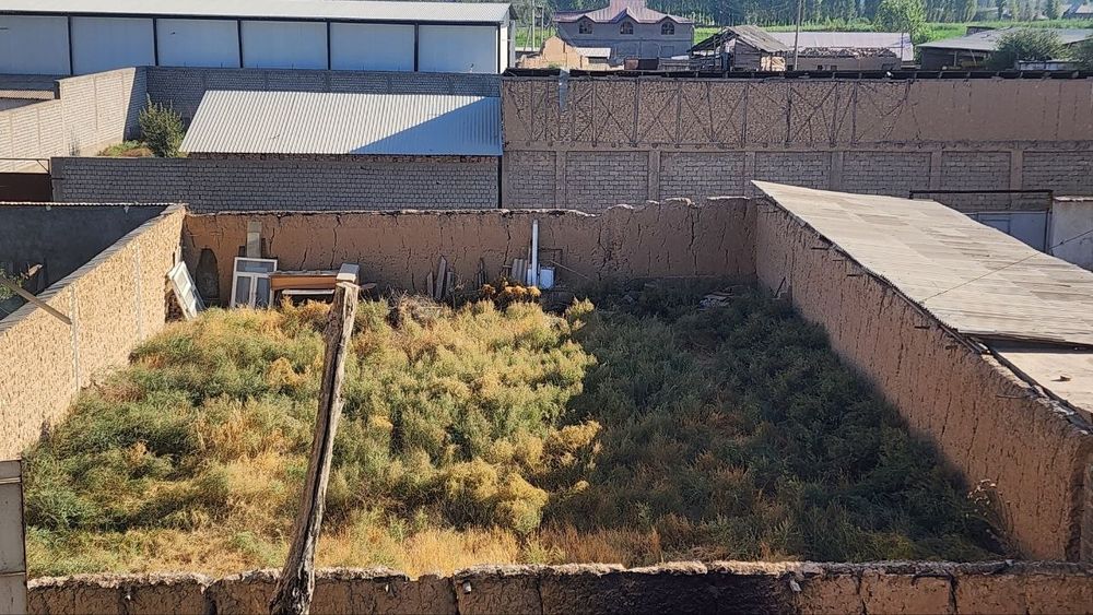 Yer narxida sotiladi srochna