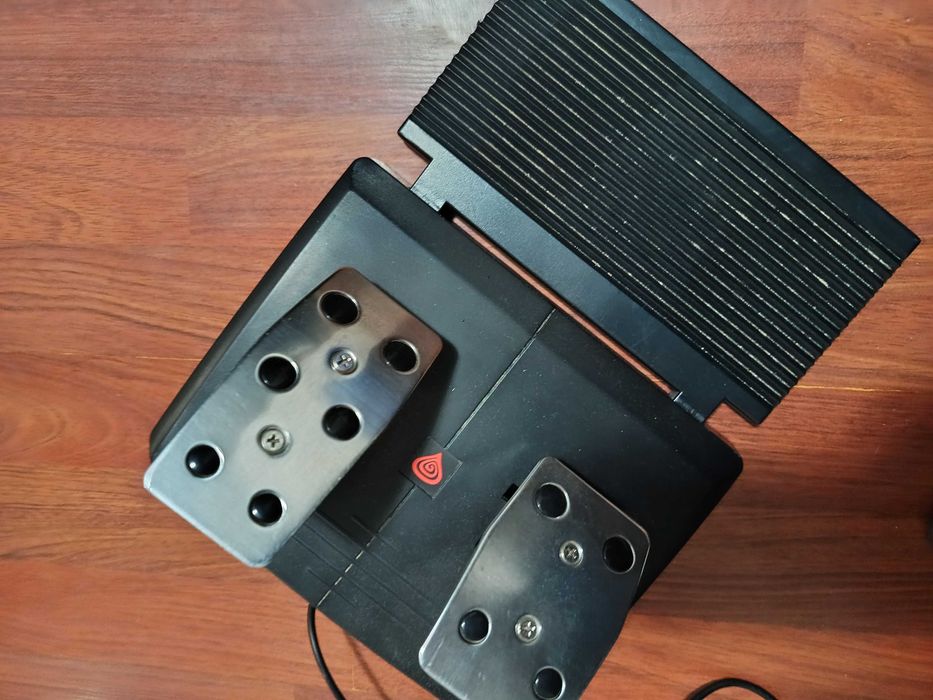 Продавам волан Genesis Seaborg 400 боядисан