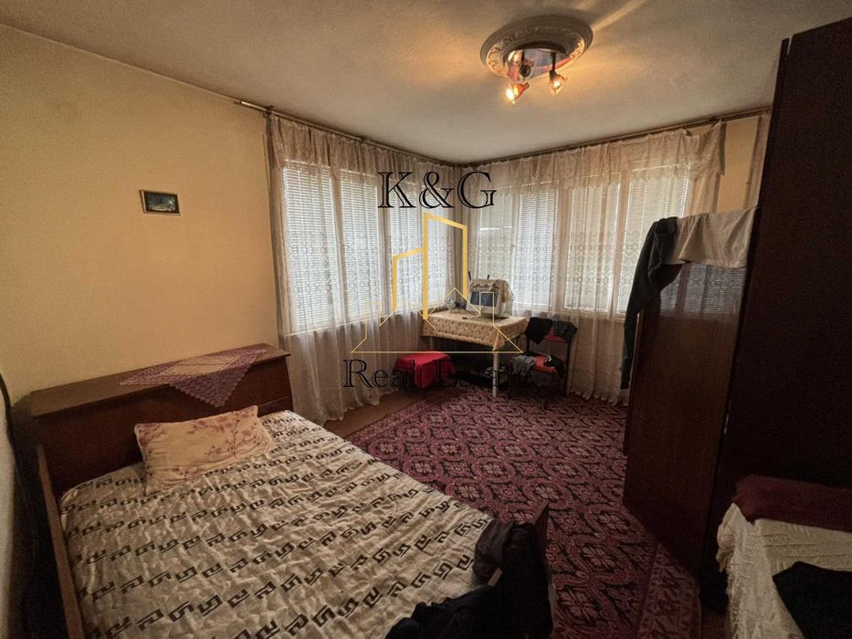 Два самостоятелни етажа в кв " Житница "