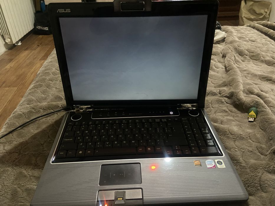 Продам ноудбук на запчасти