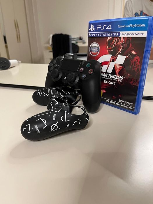 Пластейшн 4  в хорошем состаяний