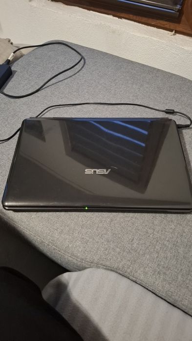 Лаптоп  ASUS  голям