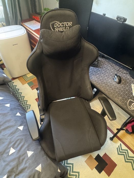 Vand scaun gaming Doctor Shield negru din textil