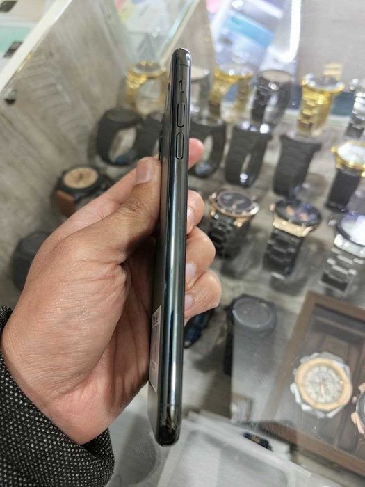 Iphone 11 pro max 64 Gb. Holati Ideal qirilgan chizilgan joyi yo'q