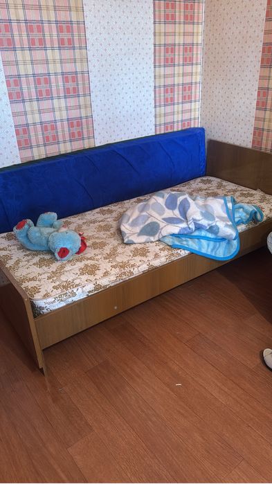 Продам кровать и 2 кресла