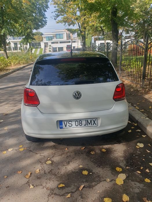 Volkswagen Polo abia înmatriculat