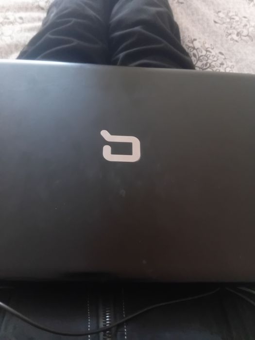 Продаю ноутбук 7домашня версия