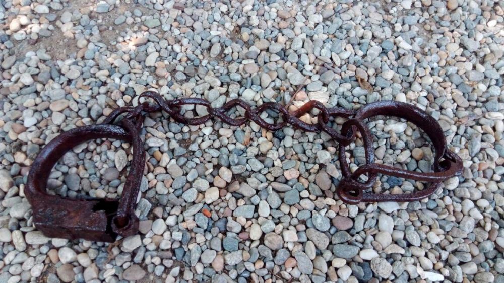 Catuse metalice picioare