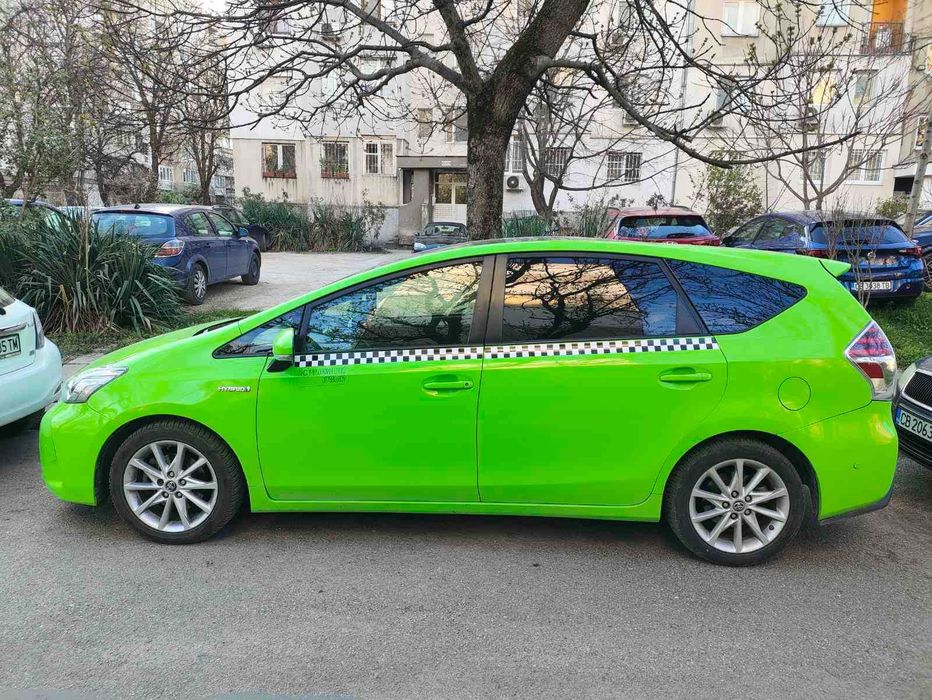 Такси под Аренда към Taxi Me,Toyota Prius+,7 Местен,Хибрид плюс Газ-68лв/35 евро на ден