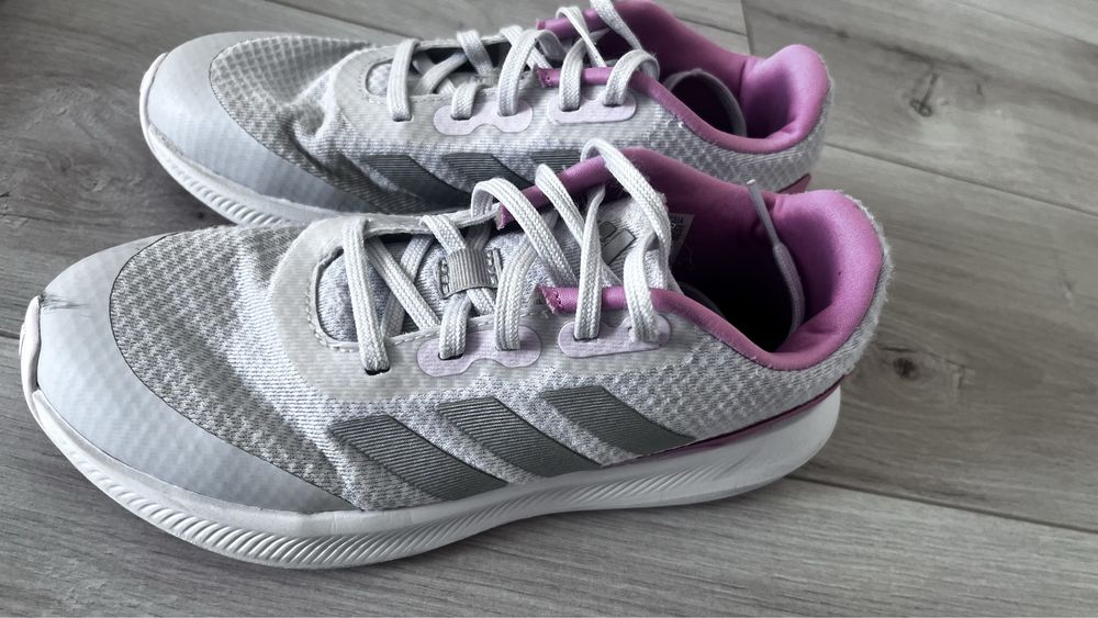 Маратонки за момиче adidas ,сандали adidas