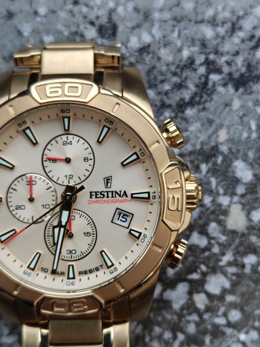 Ceas Festina Chronograph Auriu – 10 ATM, stare excelentă