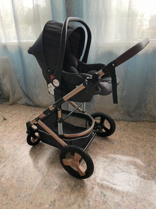 Продам коляску детскую 3в1