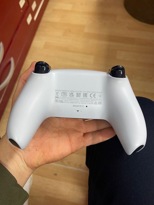 Maneta joystick ps5 playstation 5 alba si neagra