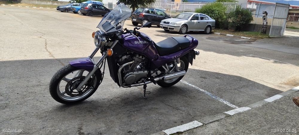 Продавам Suzuki VX800
