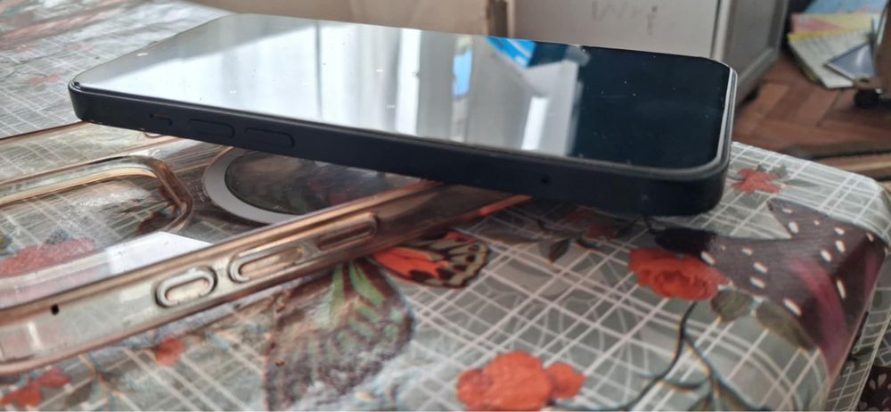 Vand/schimb iphone 13 128gb black samsung