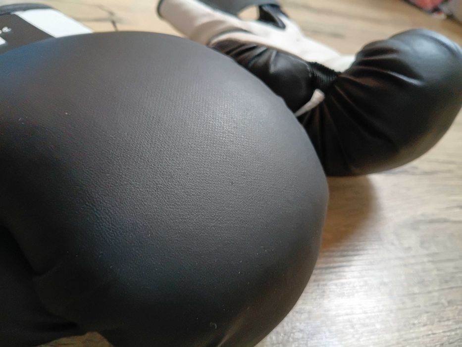 Mănuși BOX stare bună 20 lei