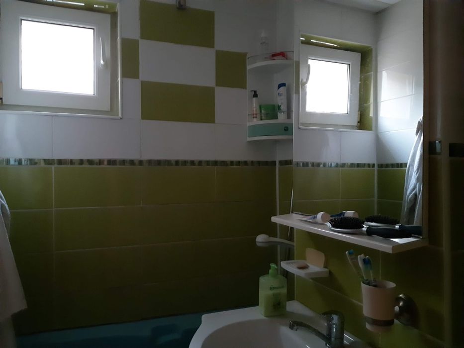 Apartament 4 camere semidecomandat