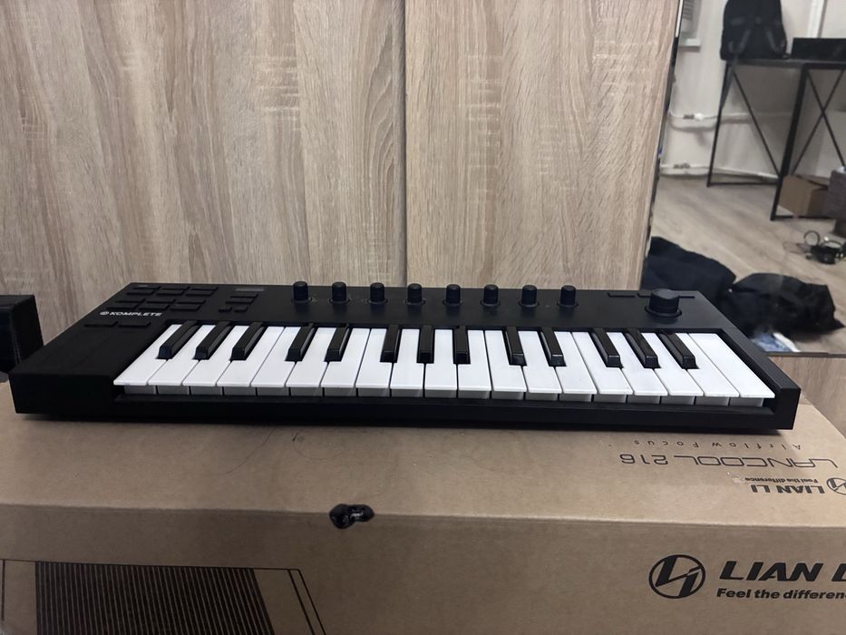 KOMPLETE Kontrol M32