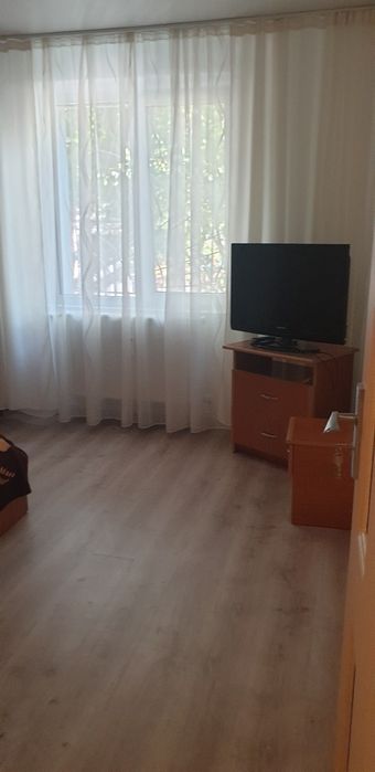 Închiriez 3 camere