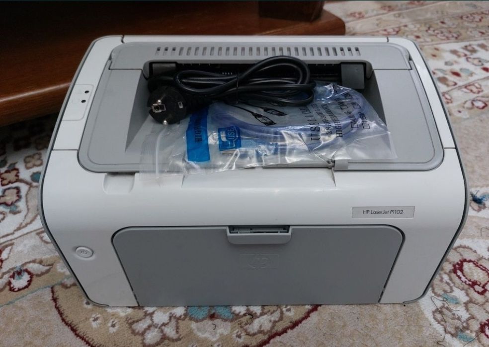 HP LaserJet P1102
принтер