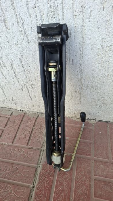 Продам домкрат на ауди