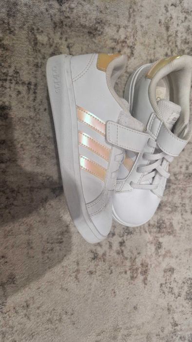 Маратонки Adidas за момиче
