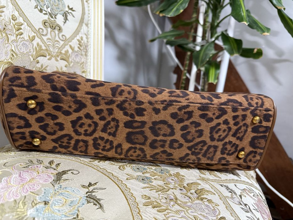 продается сумка бархат замш в отличном слстоянии леопард