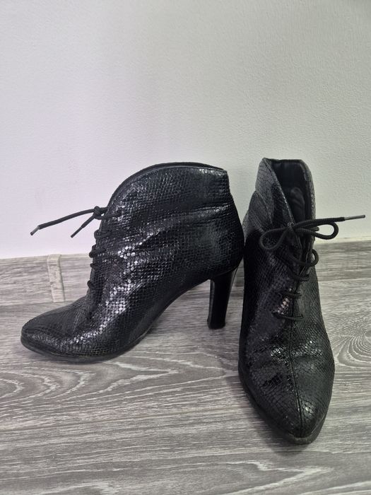 Botine negre cu toc