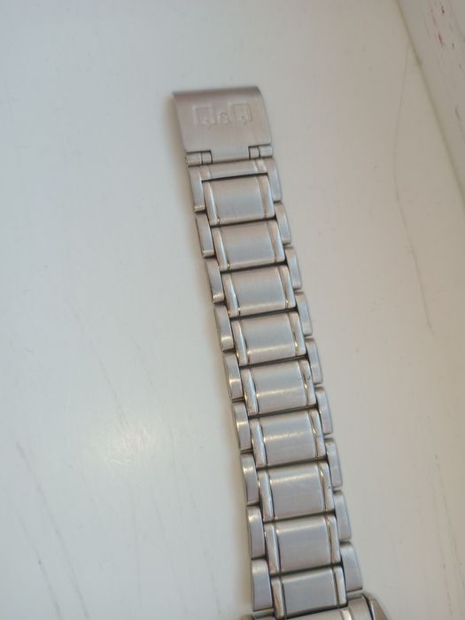 часовник водоустоичив Q Q