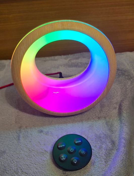 Vând lampa de noptiera cu telecomanda