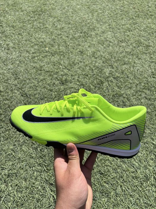 Футбольные бутсы