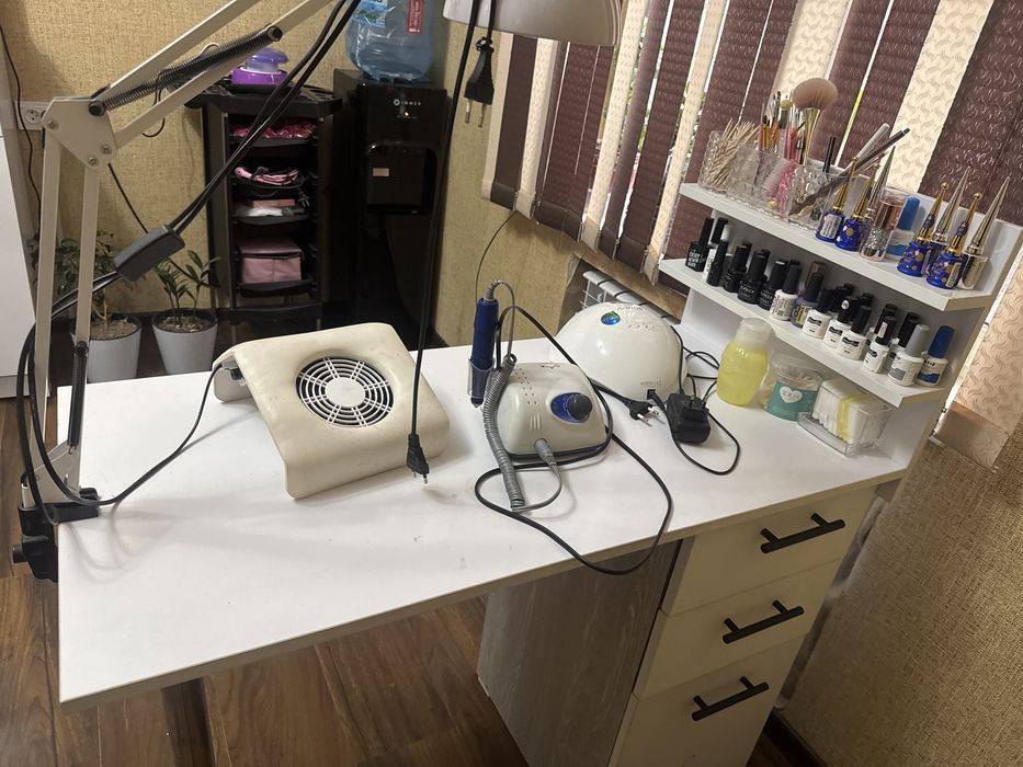 Салон учун кресло Макияжний стол и салонный кресло манюкур стол